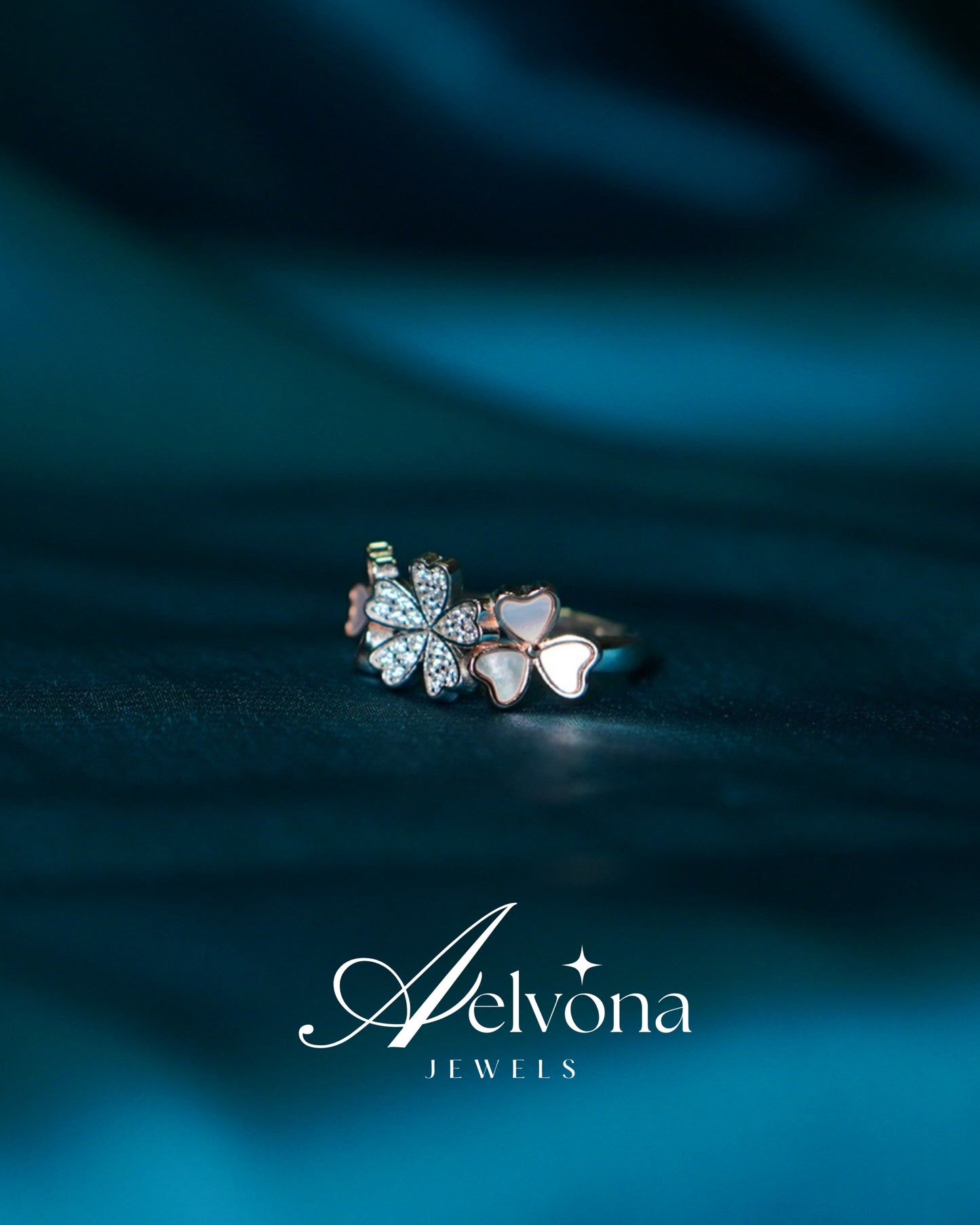 Tri Petal Glow Silver 925 Ring