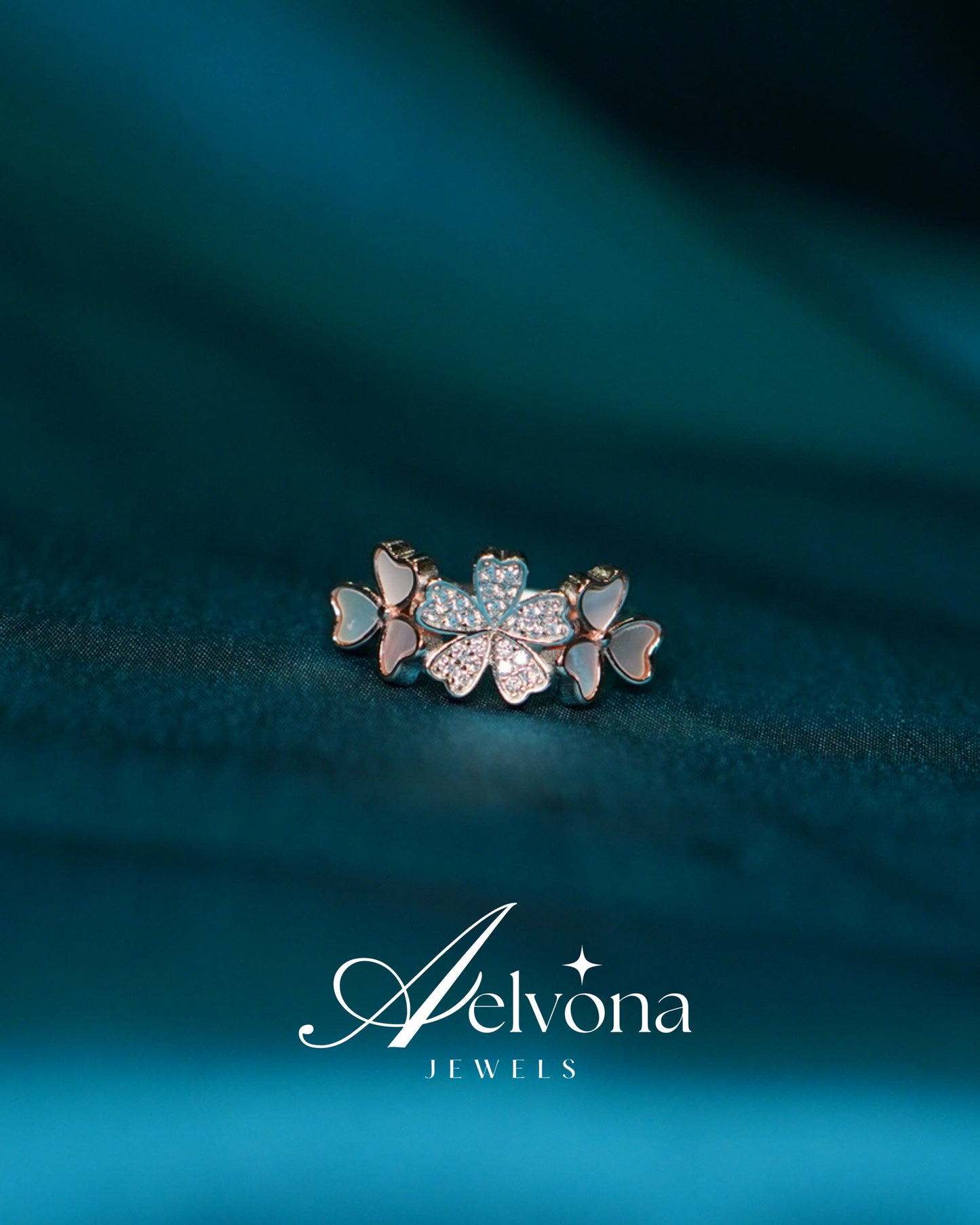Tri Petal Glow Silver 925 Ring